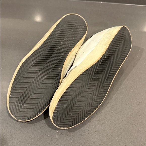 GOLDEN GOOSE SUPERSTAR White Sneakers with Yellow Star and Blue Heel. - Picture 4 of 4